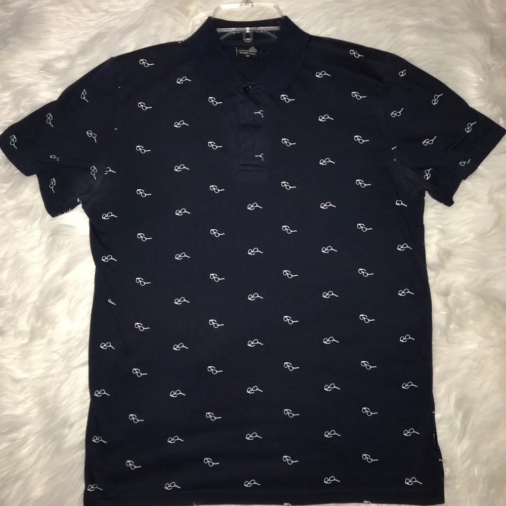 Men’s medium navy blue shirt sleeve with glasses
